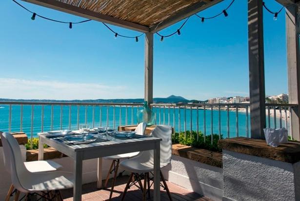 Casa Cristalina. Brisa Del Mar De Con Sus Calas. Mar Y Piscina En Familia.